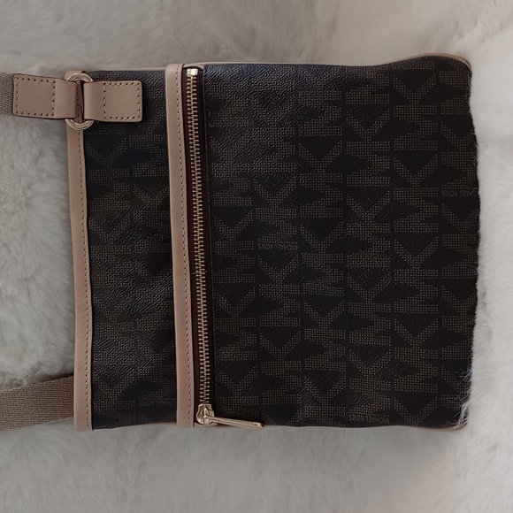 Michael Kors Cross Body Bag - Picture 3 of 10